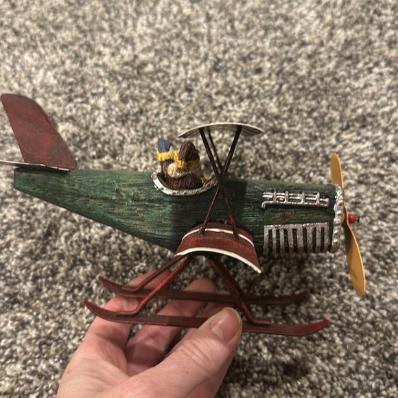 Santa in plane decor - Picture 3 of 5